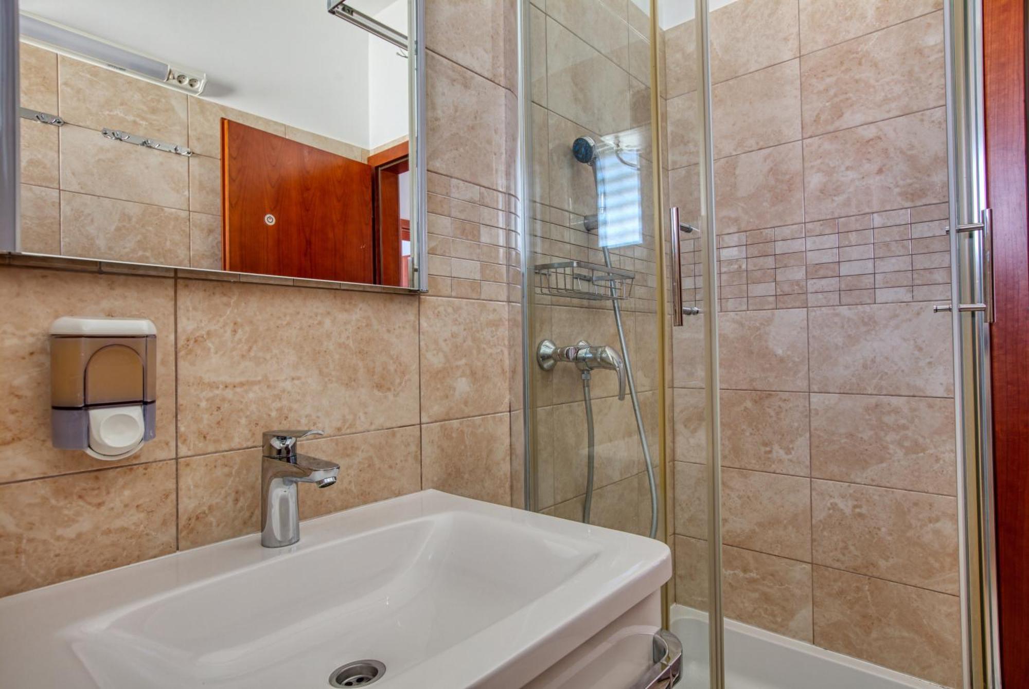 Family Friendly Seaside Apartments Brodarica, Sibenik - 4833 Brodarica  Zimmer foto