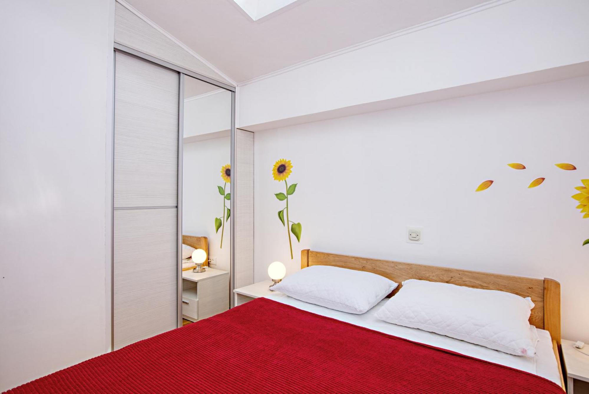 Family Friendly Seaside Apartments Brodarica, Sibenik - 4833 Brodarica  Zimmer foto